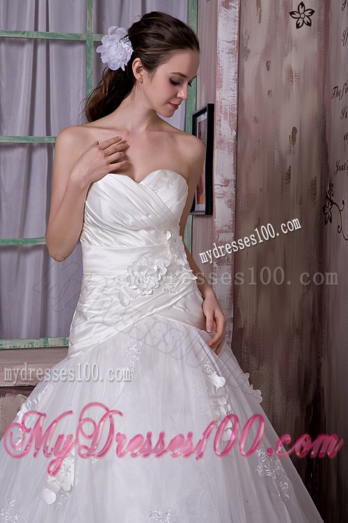 Custom Made Sweetheart Court Train Lace Bridal Gowns with Flowers