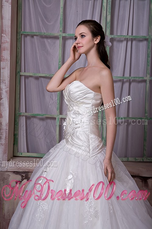 Custom Made Sweetheart Court Train Lace Bridal Gowns with Flowers