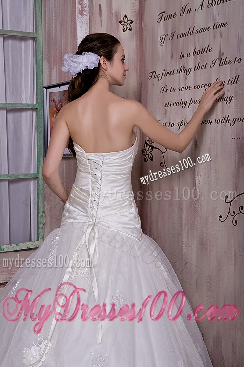 Custom Made Sweetheart Court Train Lace Bridal Gowns with Flowers