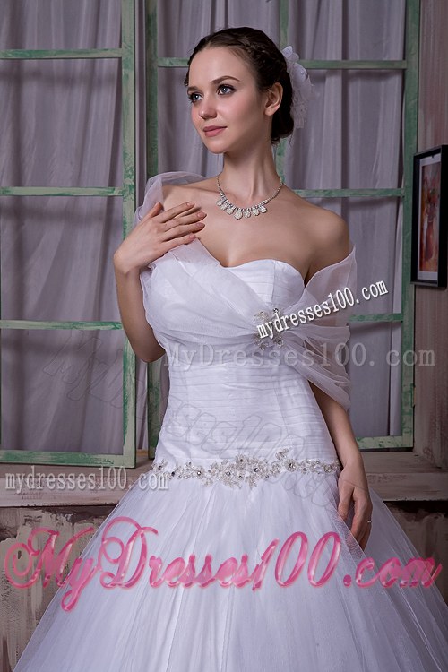Elegant A-line / Princess Strapless Chapel Train Tulle Appliques