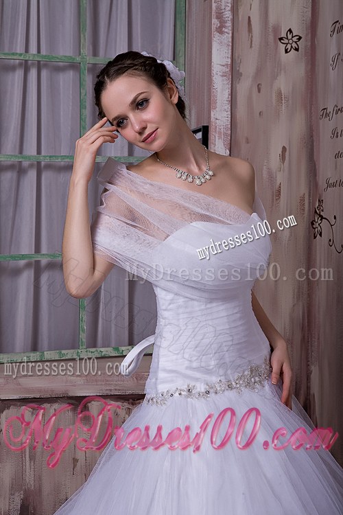 Elegant A-line / Princess Strapless Chapel Train Tulle Appliques
