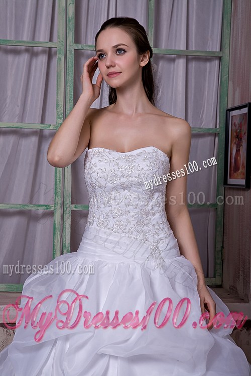 Elegant Strapless Chapel Train Bridal Dresses with Appliques and Pick-ups