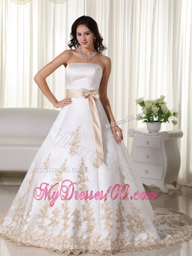 Elegant Strapless Court Train Appliques Wedding Dresses with Sash