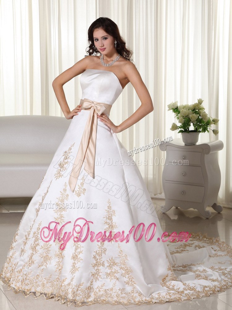 Elegant Strapless Court Train Appliques Wedding Dresses with Sash