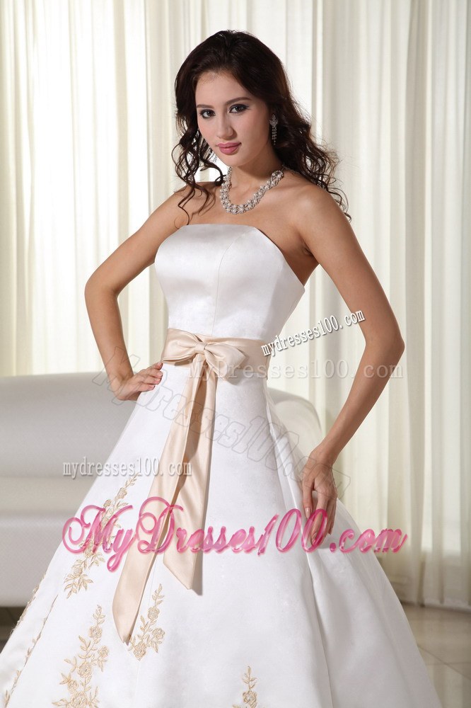 Elegant Strapless Court Train Appliques Wedding Dresses with Sash