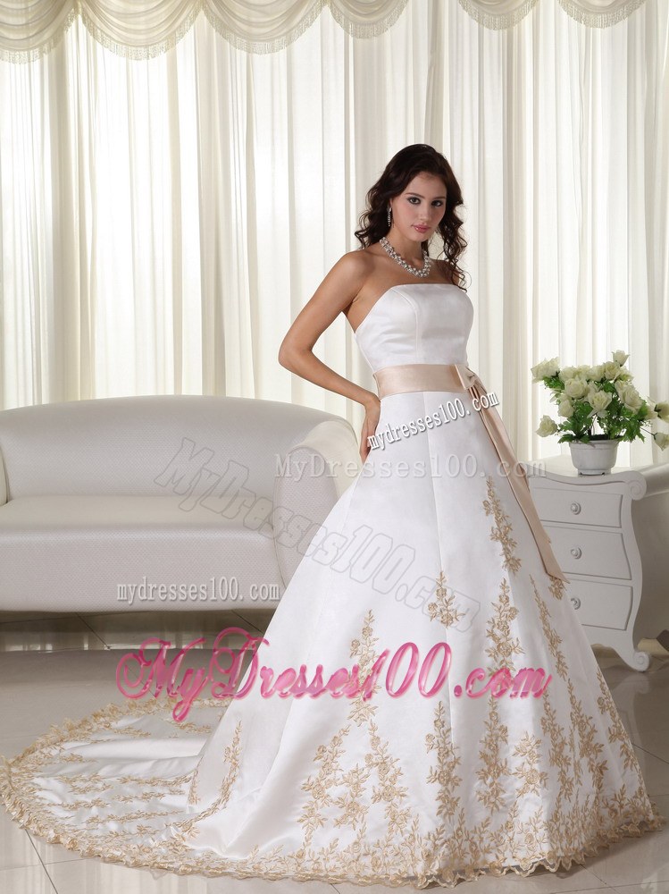 Elegant Strapless Court Train Appliques Wedding Dresses with Sash
