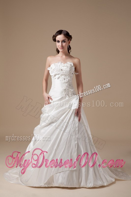 Elegant Sweetheart Brush Train Appliques Wedding Dresses