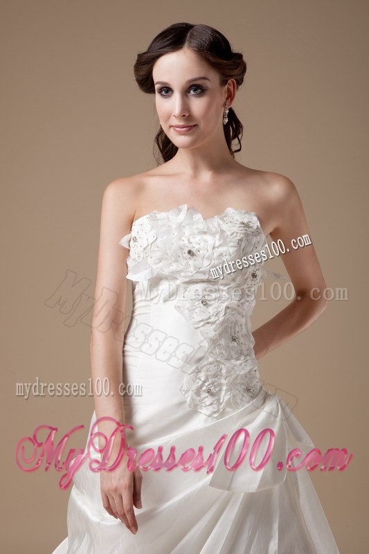Elegant Sweetheart Brush Train Appliques Wedding Dresses