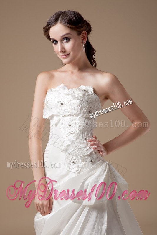 Elegant Sweetheart Brush Train Appliques Wedding Dresses