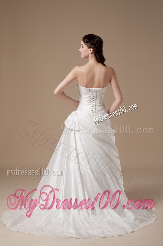 Elegant Sweetheart Brush Train Appliques Wedding Dresses