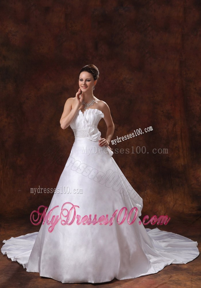 Elegant Hand Made Flowers Sweetheart Wedding Dress With Chapel Train