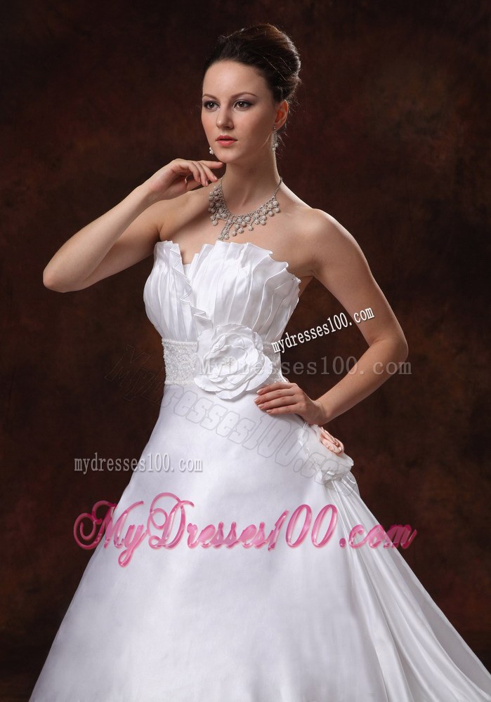 Elegant Hand Made Flowers Sweetheart Wedding Dress With Chapel Train