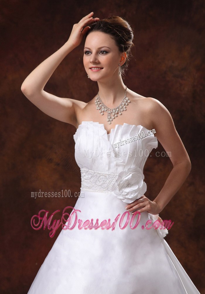 Elegant Hand Made Flowers Sweetheart Wedding Dress With Chapel Train