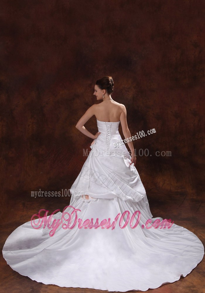 Elegant Hand Made Flowers Sweetheart Wedding Dress With Chapel Train