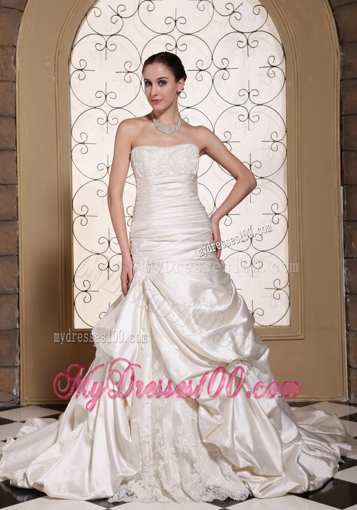 Exclusive Lace and Pick-ups Off White Wedding Dress For 2013