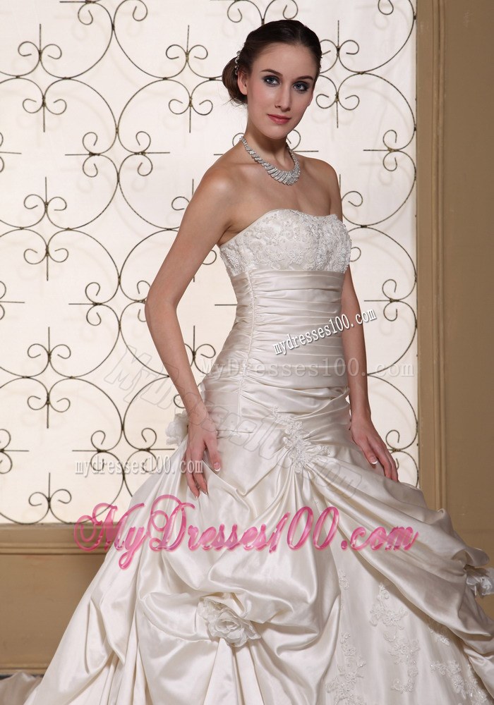 Exclusive Lace and Pick-ups Off White Wedding Dress For 2013