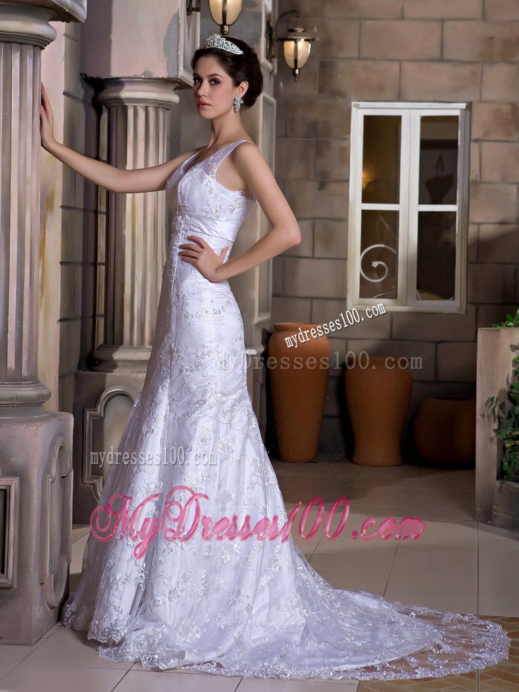 Fashionable Mermaid V-neck Court Train Lace Wedding Gowns