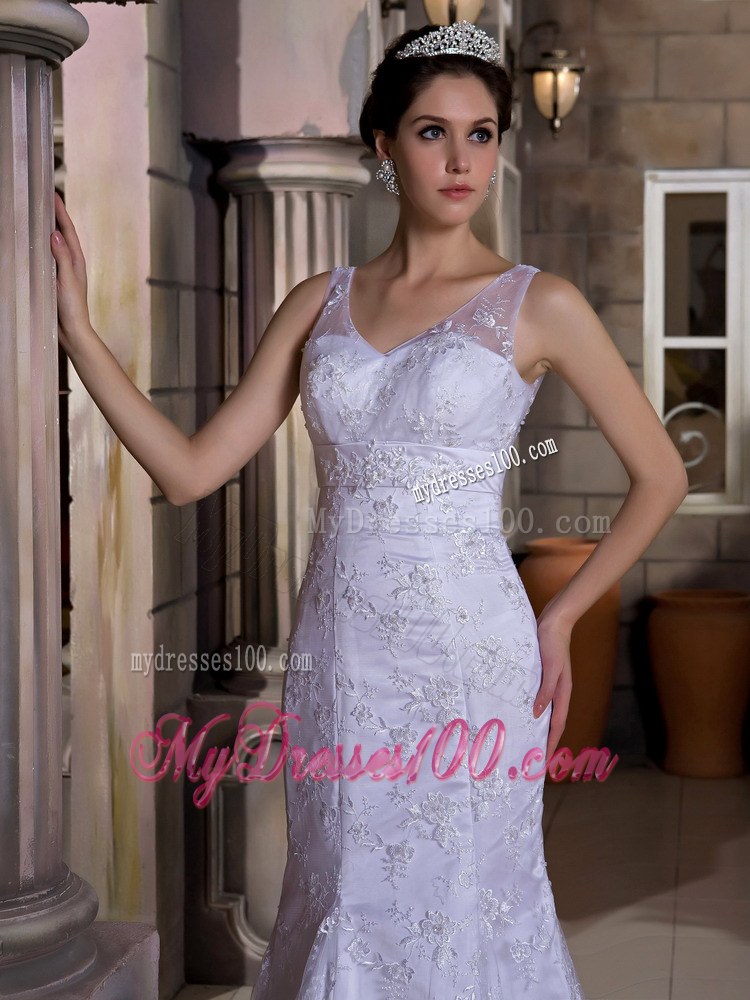 Fashionable Mermaid V-neck Court Train Lace Wedding Gowns