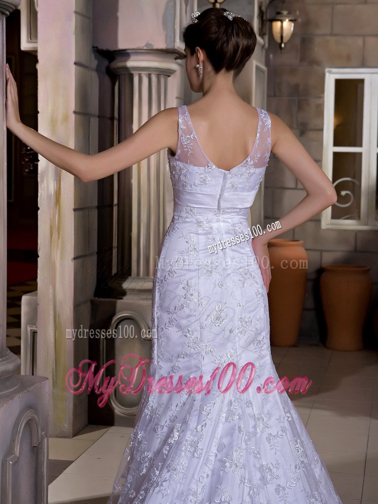 Fashionable Mermaid V-neck Court Train Lace Wedding Gowns
