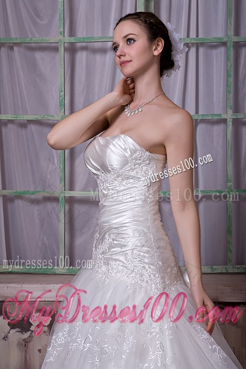 Gorgeous Strapless Chapel Train Lace Appliques 2013 Bridal Dresses