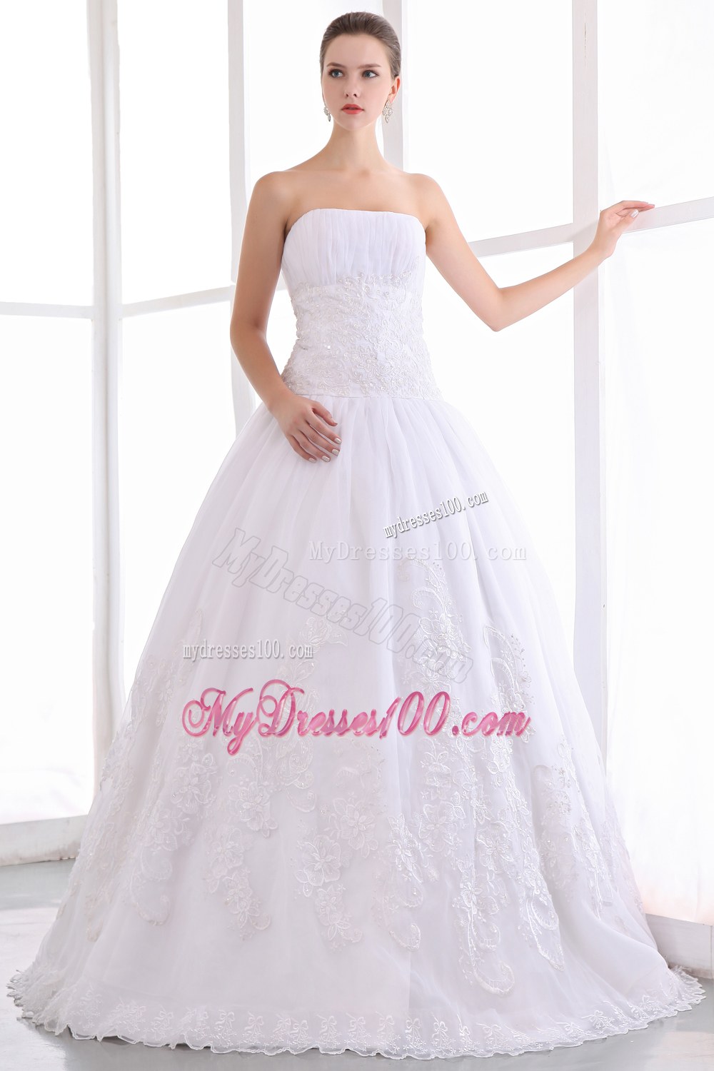 Gorgeous Strapless Floor-length Graceful Lace Wedding Gowns