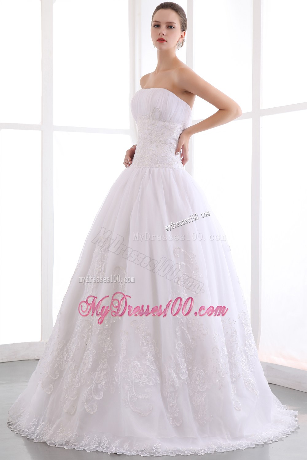 Gorgeous Strapless Floor-length Graceful Lace Wedding Gowns
