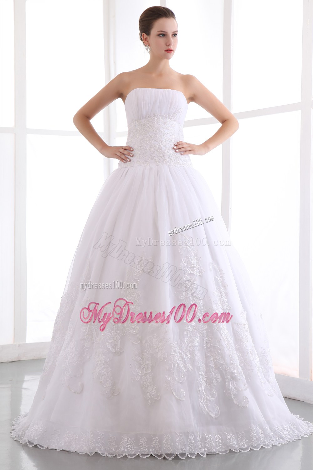 Gorgeous Strapless Floor-length Graceful Lace Wedding Gowns