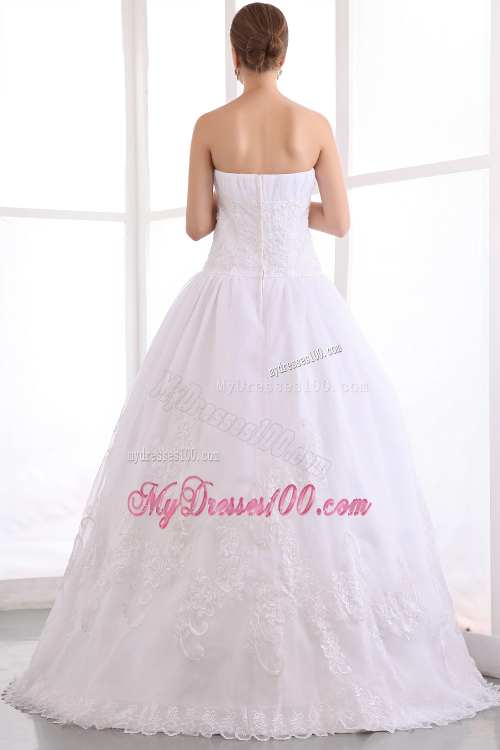 Gorgeous Strapless Floor-length Graceful Lace Wedding Gowns