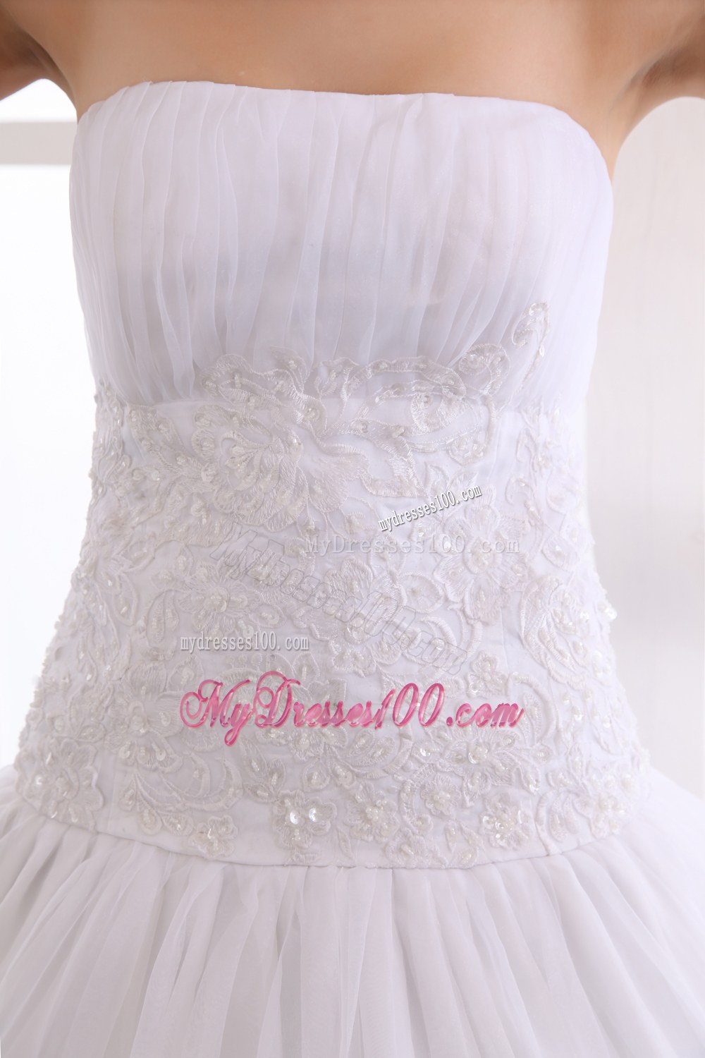 Gorgeous Strapless Floor-length Graceful Lace Wedding Gowns