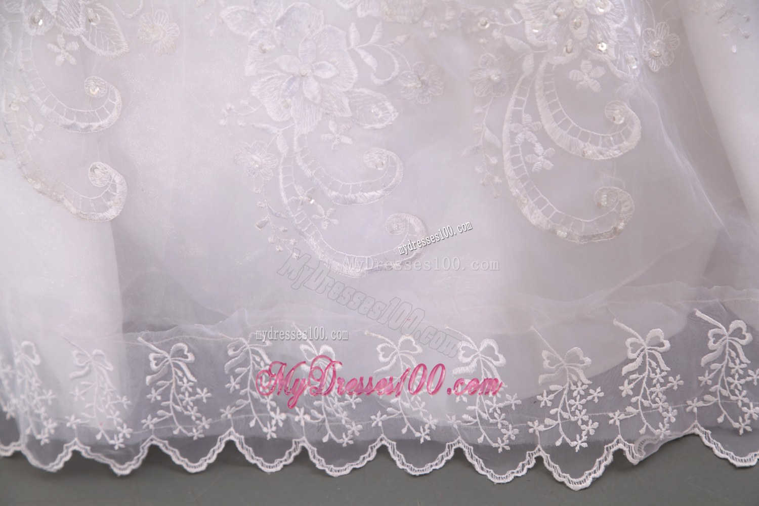 Gorgeous Strapless Floor-length Graceful Lace Wedding Gowns