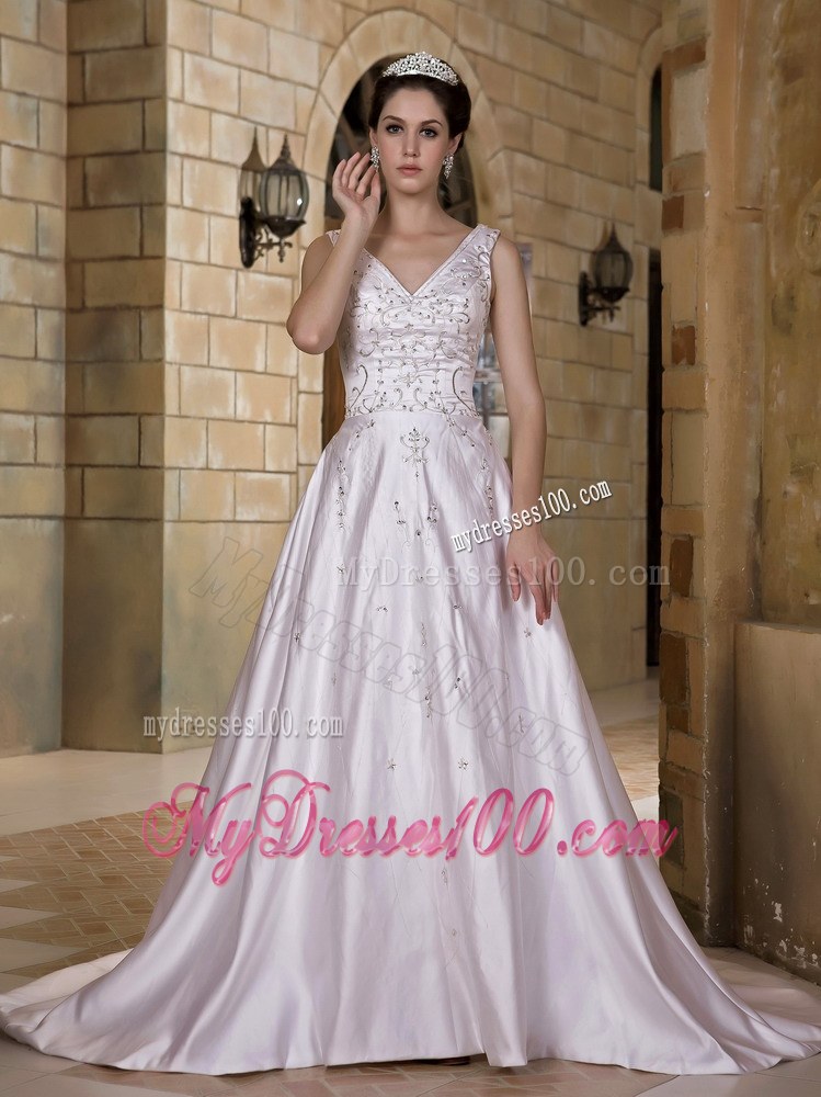 2013 Luxurious V-neck Chapel Train Beading Wedding Dresses