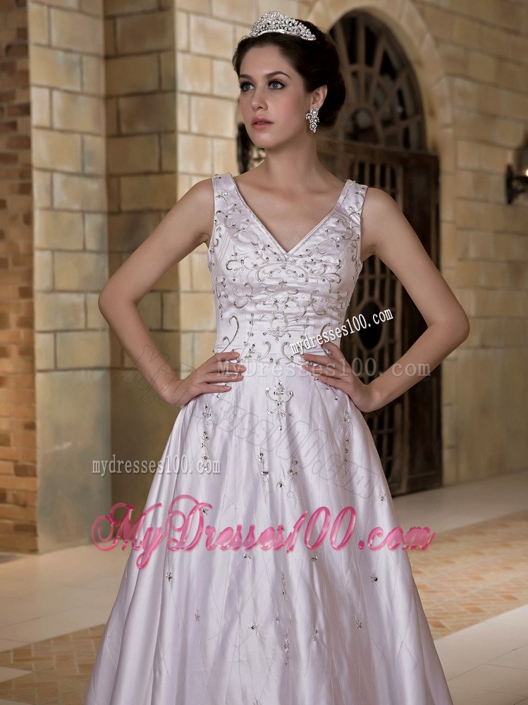2013 Luxurious V-neck Chapel Train Beading Wedding Dresses
