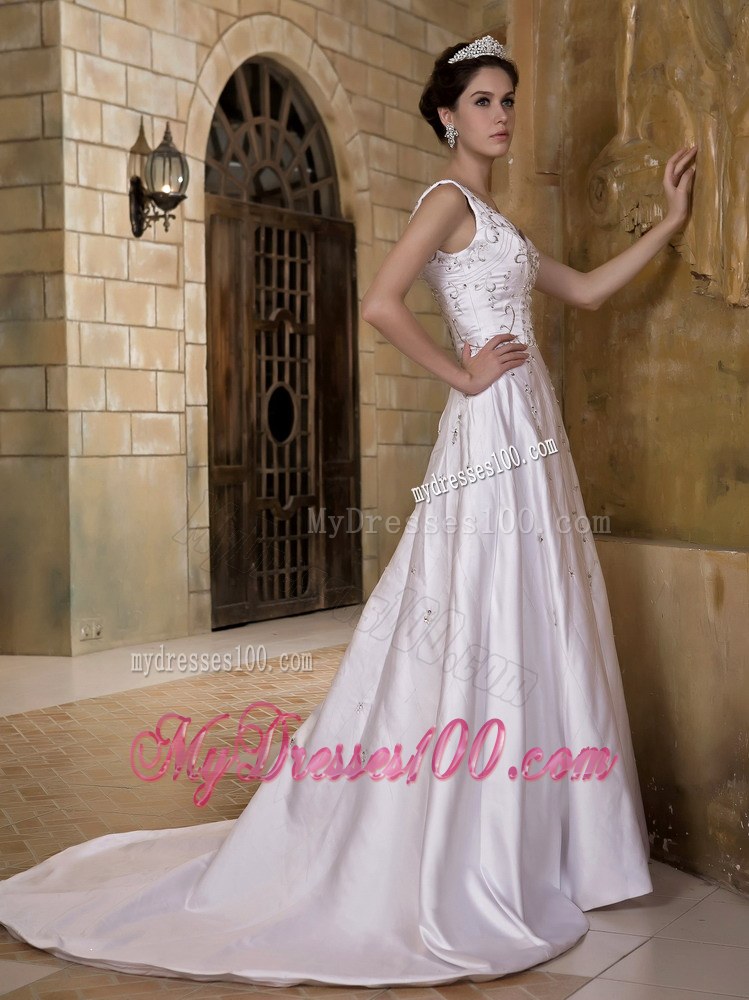 2013 Luxurious V-neck Chapel Train Beading Wedding Dresses