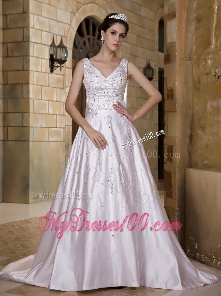 2013 Luxurious V-neck Chapel Train Beading Wedding Dresses