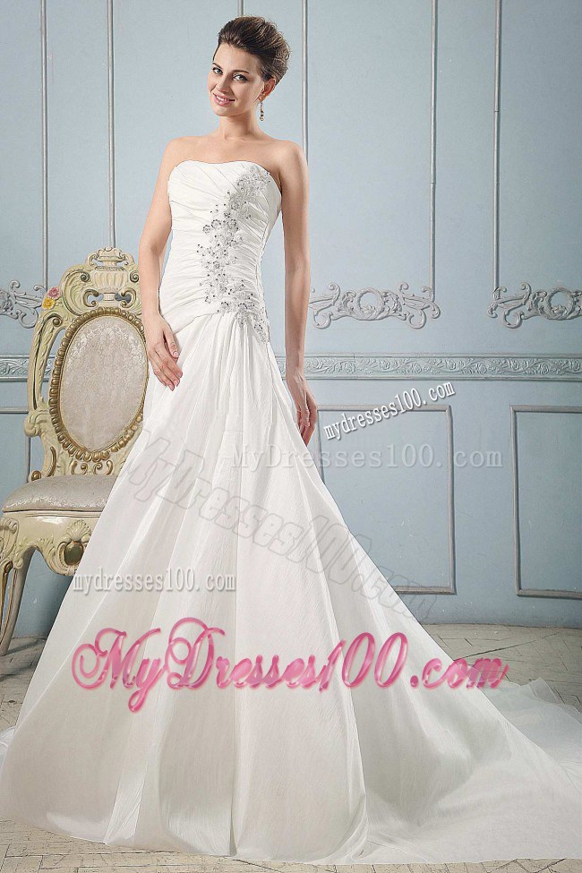 Luxurious Appliques and Ruching 2013 Strapless Wedding Dress for Cheap