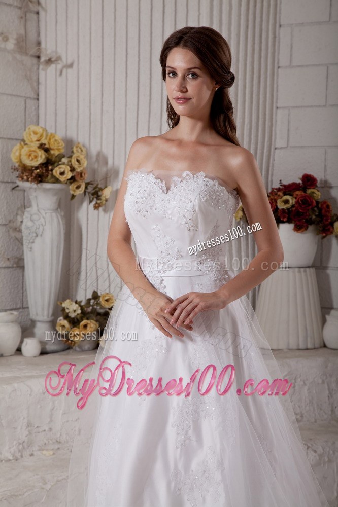 Magnificent Sweetheart Brush Train Appliqued Wedding Gown