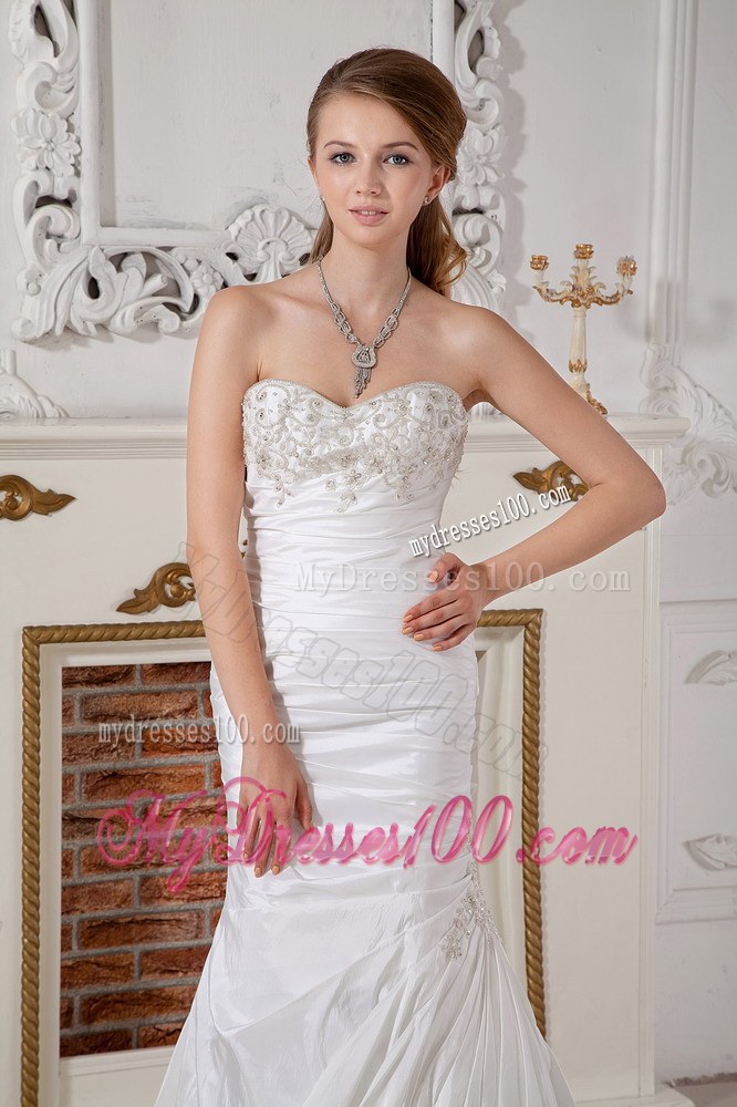 Sweetheart Court Train Wedding Gowns with Appliques and Ruching