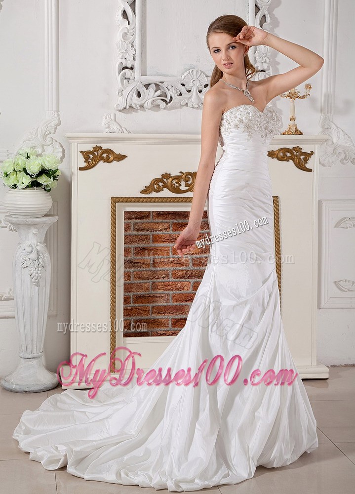Sweetheart Court Train Wedding Gowns with Appliques and Ruching