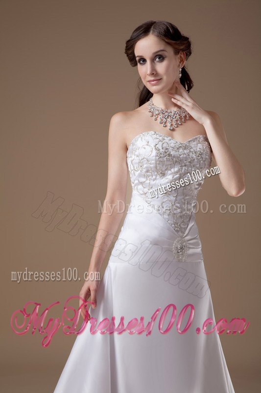 Popular Sweetheart Court Train Satin Embroidery Wedding Dresses