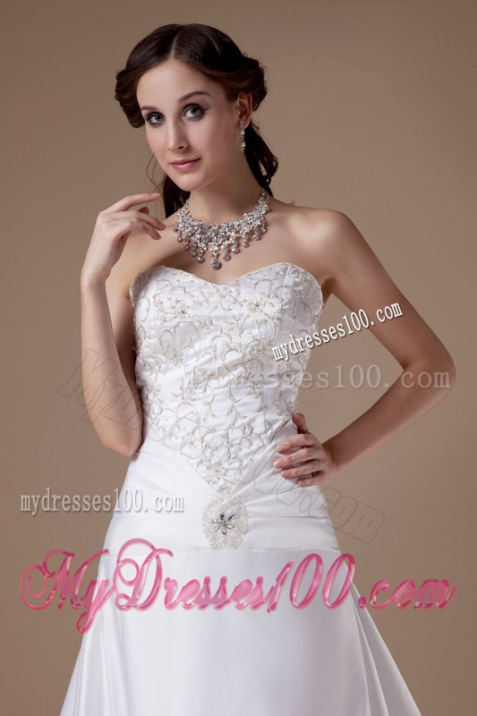 Popular Sweetheart Court Train Satin Embroidery Wedding Dresses