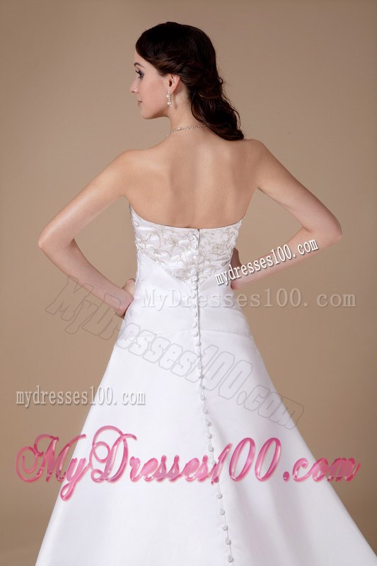 Popular Sweetheart Court Train Satin Embroidery Wedding Dresses