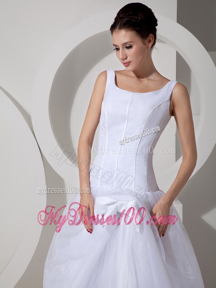 Simple Scoop Court Train Elegant 2012 Wedding Gowns with Bow