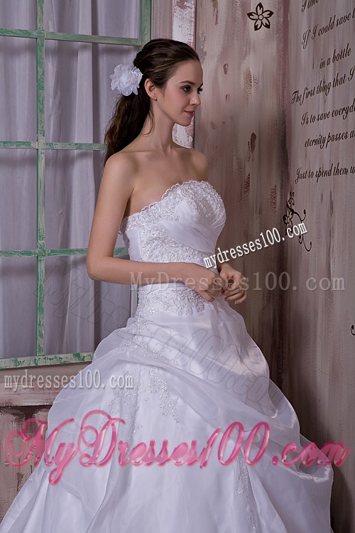 Simple Strapless Pick-ups Chapel Train Appliques Wedding Dresses