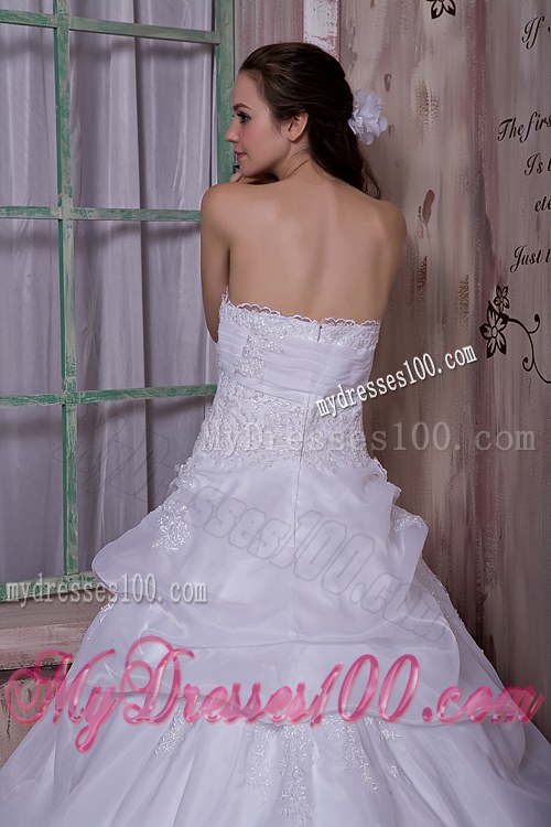 Simple Strapless Pick-ups Chapel Train Appliques Wedding Dresses