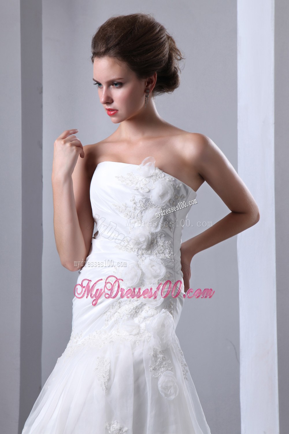 Gorgeous Flowers Strapless Court Train Appliques Wedding Gowns