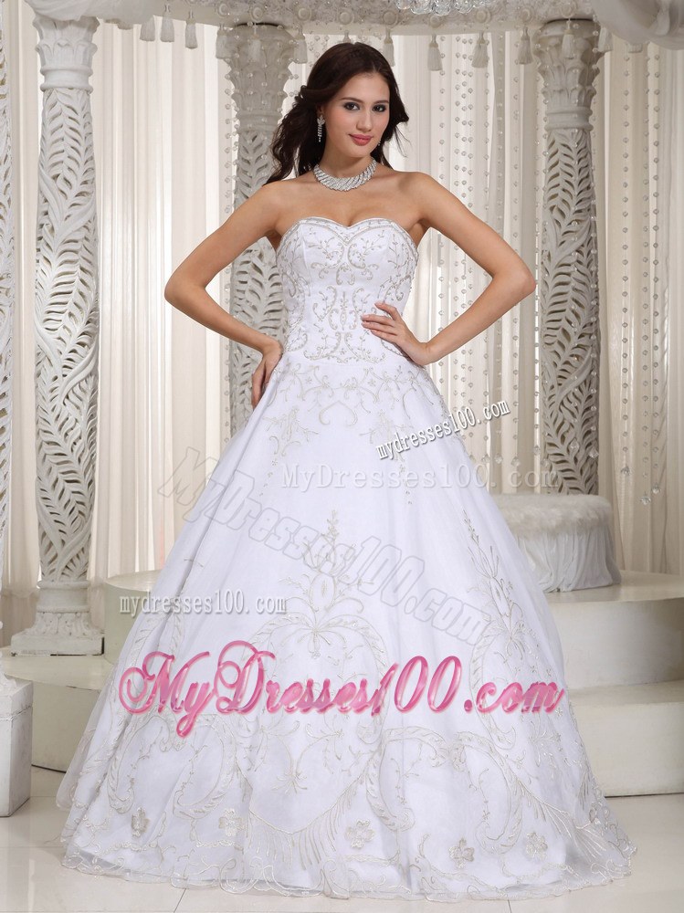 Gorgeous Sweetheart Court Train Appliqued 2013 Wedding Dresses