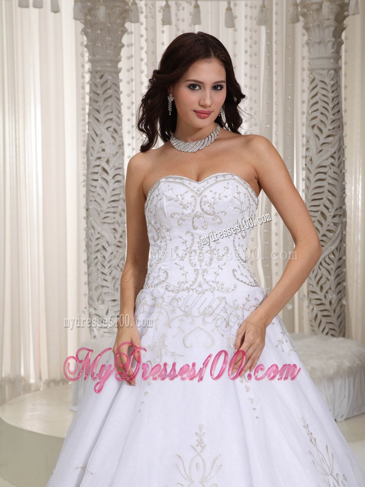 Gorgeous Sweetheart Court Train Appliqued 2013 Wedding Dresses
