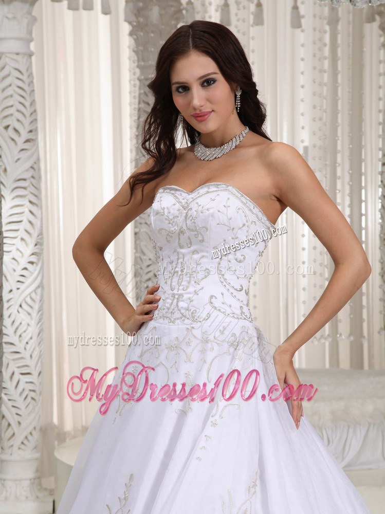 Gorgeous Sweetheart Court Train Appliqued 2013 Wedding Dresses