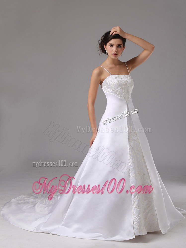 Spaghetti Straps For Luxurious Wedding Dress with Lace Court Train