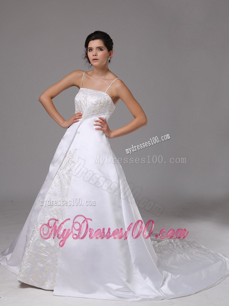 Spaghetti Straps For Luxurious Wedding Dress with Lace Court Train